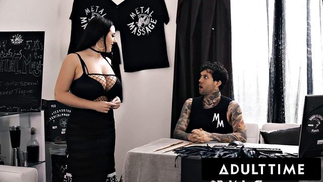 Big-Tits Natural Goth Angela White Drenches Her Phat Ass in Oil Fishnets Before Mounting Small Hands Massive