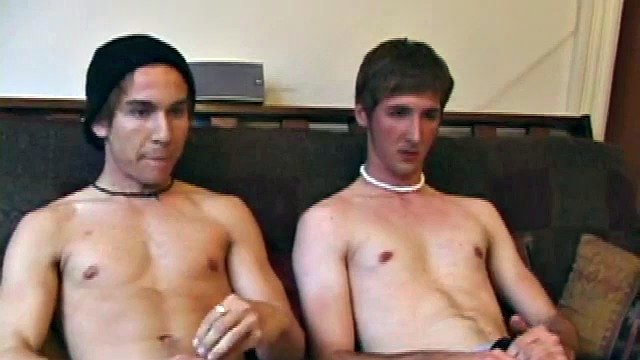 Brock sta per masturbarsi mentre guarda un porno quando Michael entra. Incapace di andare sullo skateboard sotto la pioggia, si unisce a Brock sul divano. Entrambi sono etero, ma non hanno problemi a masturbarsi uno accanto all'altro.