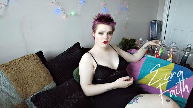 Succubus entleert den molligen Mormonen Ezra Faith nach dem Creampie-Stampfen