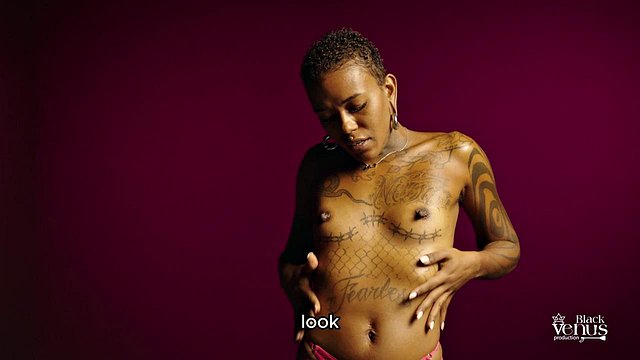 O sensual jogo mental striptease de Ebony Stunner descasca cada camada em uma provocação solo privada,
