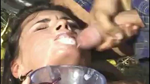 Escena de bukkake al aire libre de Dorothy Black