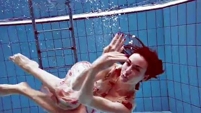Sexy Italian chick Martina underwater