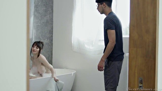 Lexi Luna and Luna Blackx Fuck Each Other Hard