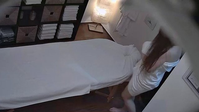 Câmera espiã filma sua massagem oleada