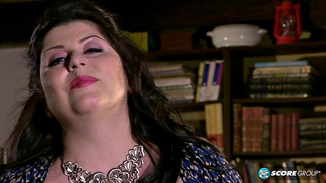 Lo spogliarello delle grandi tette di Natalie Fiore