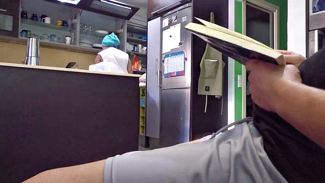 Üvey anneme büyük ereksiyonumu gösteriyorum, günaha karşı koyamadı