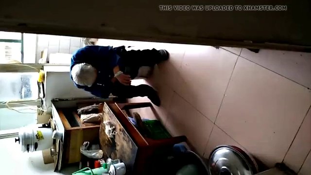 کرمپی برای مادربزرگ 75 ساله چینی