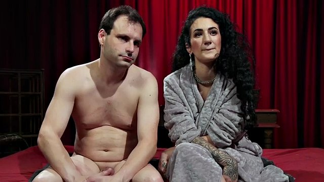 CBT Sissy sculacciata e dildo scopata da Domina inchiostrata dai grossi seni