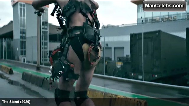 Ezra Miller goes shirtless sexyEzra Miller goes shirtless sexy
