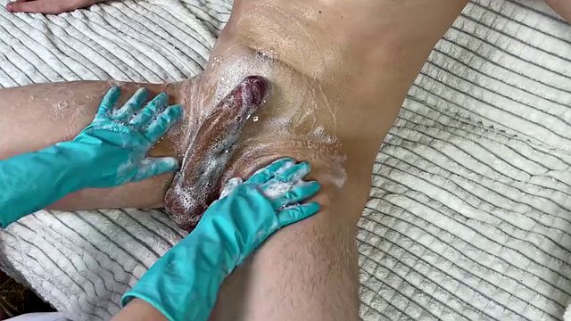 Enfermeira limpa meu pau até que porra saia do meu pau