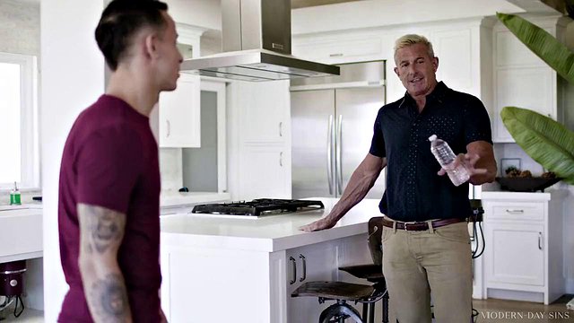 Heteroflexible - Horny Twink Des Irez Wants to Have Fun with Muscular Bear Dilf
