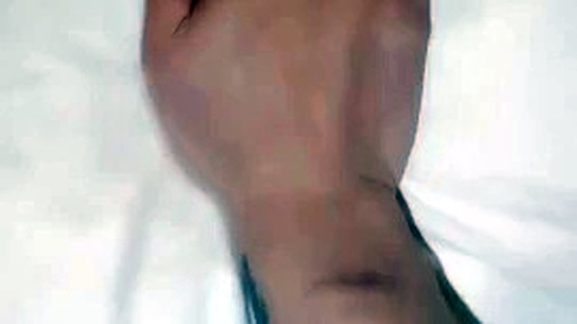 정말 장난꾸러기 새끼야! JB가 친구의 보지에 침투하여 성교합니다! 혼자서 바이브레이터를 가지고 놀고, 섹스에 푹 빠져보고, 여자 앵커와 함께 동영상을 만들어보세요.