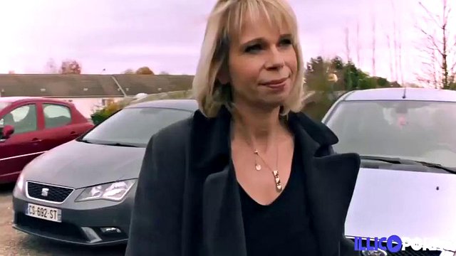 Blonde Cougar Stepmom Isabelle Takes Anal Pounding in Car