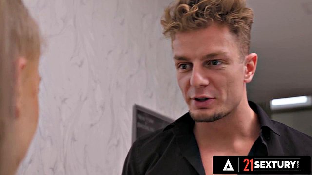 Bonnie Dolce's Wardrobe Malfunction Sparks Fierce Anal Pounding