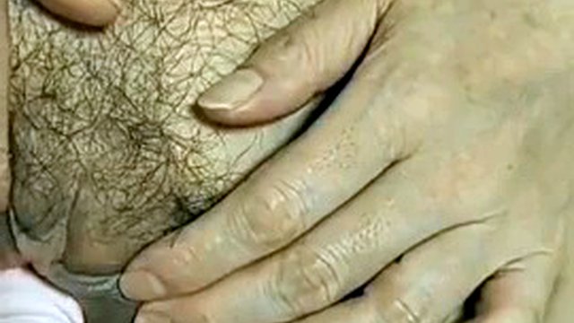 The boy in the cloak has a morning sex with his mother. It's so exciting and pleasurable to penetrate the asshole and explode the anus. There's a lot of water. He cums directly inside. One shot.