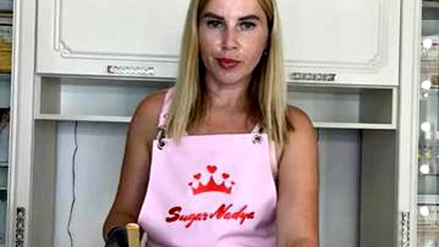 Einen Mann mit einem riesigen Schwanz wachsen!