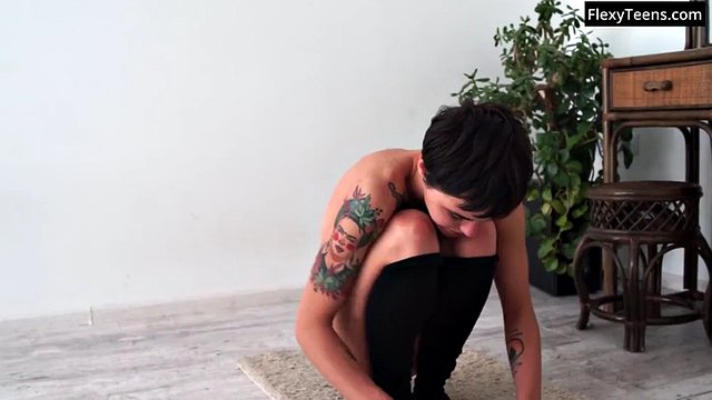 Sima Dragonfly is a very talented nude gymnast