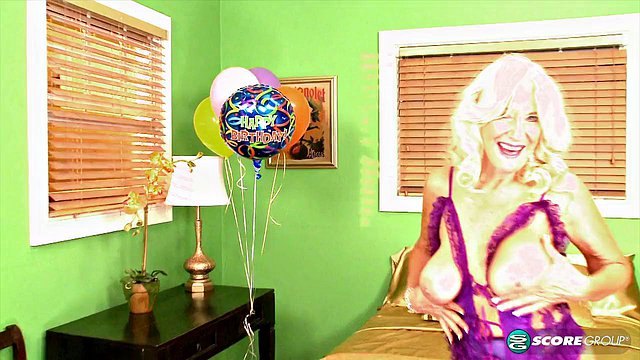 Summeran's Birthday Anal Pounding Cumshot