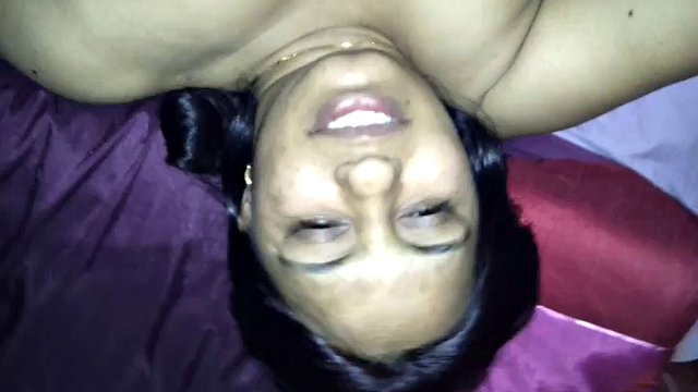 Pakistanischer Bhabi-Orgasmus-Fick und Sperma auf dem Bauch