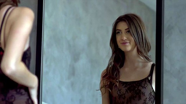 لینا بازیگر وسواس مقعدی TUSHY با یک همبازی رابطه دارد