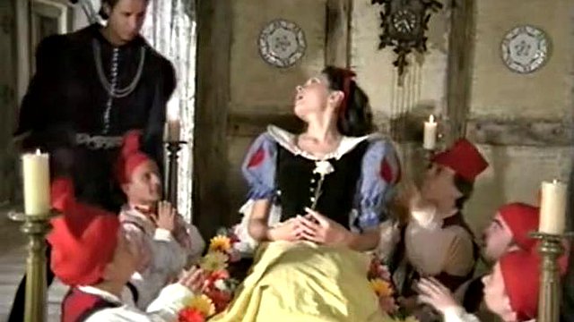 Królewna Śnieżka bierze to w dupę KKKKKKKKKKKKK: duży tyłek, porno analne i mamuśki