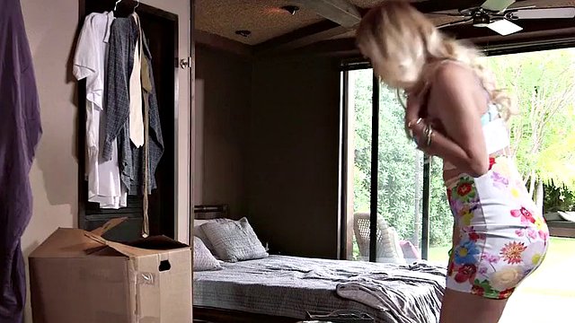Blonde teen has hot to fuck with the elder statesman