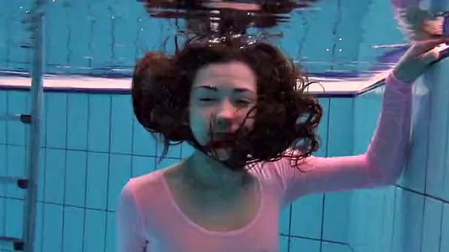 Czech Teen Roxalana's Swimming Talent Shines Brightly