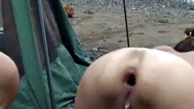 Analfaust an einem öffentlichen Strand Amateur Frau gefickt