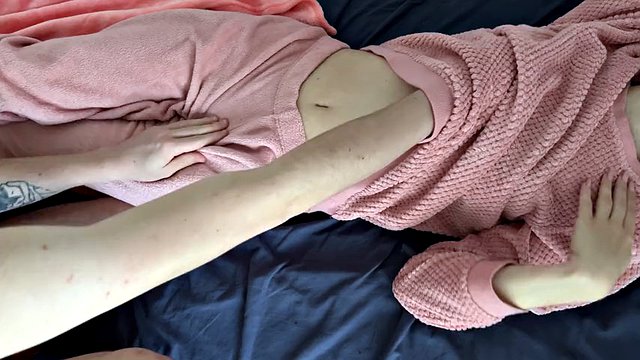 Utro sex med en venns kone, cumshot på den vakre rumpa hennes
